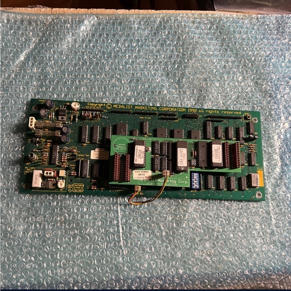 Medalist Marketing Corporation 1992 Arcade Game PCB Board C4A - Picture 1 of 3
